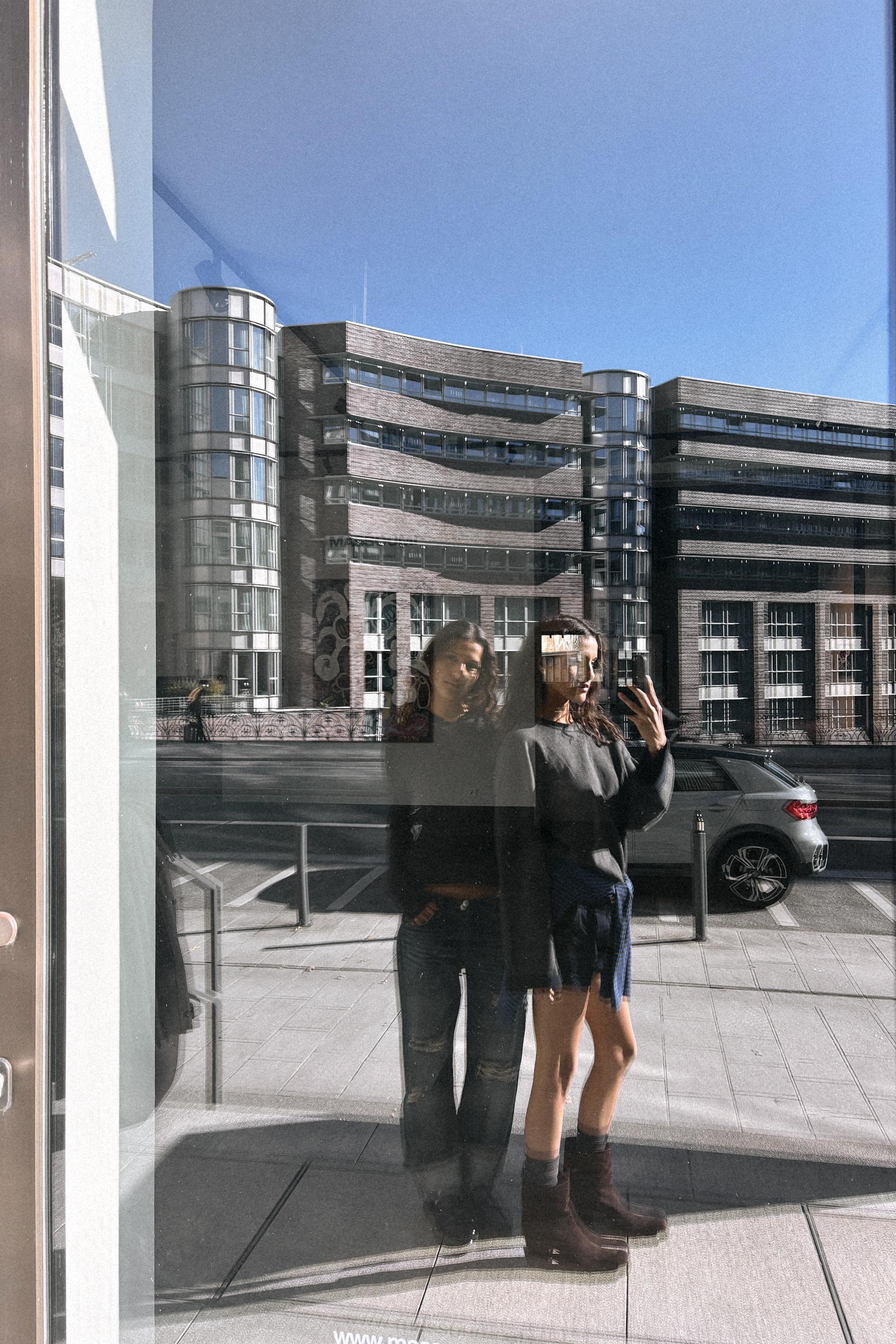 OVERSIZED LONG SLEEVE T-SHIRT